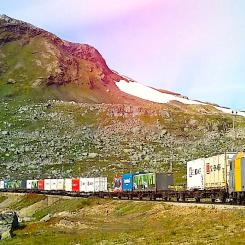 Tågen fraktar huvudsakligen fisk och skaldjur från norr till söder, medan livsmedel och andra vardagsprodukter transporteras norrut. Denna rutt har bidragit till att dubbla transportvolymerna från Nordnorge till nästan 60 miljarder NOK under det senaste decenniet. Foto: Onrail