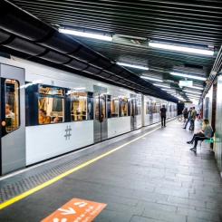 Eftersom Majorstuen är en central knutpunkt där samtliga tunnelbanelinjer möts, har arbetet planerats in i minsta detalj. För att minimera påverkan erbjuder Sporveien alternativa resvägar – bland annat genom att använda 87 nya, rymliga låggolvsspårvagnar som trafikerar sträckor mellan Majorstuen och stadskärnan. Foto: Semcom
