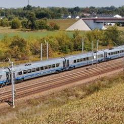 Moderniseringen innebär att mer än 12,5 kilometer spår kommer att renoveras och elektrifieras, och en tunnel på nästan 3,8 kilometer kommer att byggas mellan byarna Męcina och Mordarka. Foto: PKP Polskie Linie Kolejowe SA