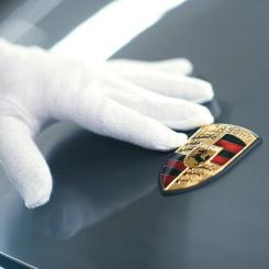 Porsche intar tredjeplatsen bland de mest omtyckta bilmärkena i Tyskland. Det speglar märkets starka ställning på hemmamarknaden. Trots att det är en tillverkare av sport- och premiumbilar – med ett relativt smalt modellutbud och höga priser – har märket lyckats bygga upp ett förtroende långt bortom sportbilsentusiaster. Foto: Porsche