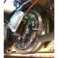 Enligt bolaget kan ingenjörer nu analysera krafter och moment redan under testkörningen, snarare än i efterhand. Systemet är dessutom skalbart och kan byggas ut med ytterligare sensorer för att ge en mer heltäckande bild av dynamiken i hjul–räl-kontakten. Foto: imc Test & Measurement