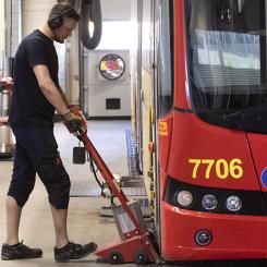Bilprovningens besiktningsstatistik för 2025 visar att tre av tio tunga bussar har allvarliga fel Foto: Bilprovningen