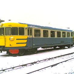 Rälsbuss, även kända i Finland som "lättähattu", började tillverkas på 1950-talet. De användes i lokaltrafiken i över 30 år. Lättähattu ersatte ångloksdrivna tåg i kortdistansstrafik. Valmet Oy tillverkade totalt 197 Dm7-rälsbussar och nästan lika många olika typer av släpvagnar mellan åren 1954 och 1963. Foto: Wikipedia Common Lic, Kredit:Vkem