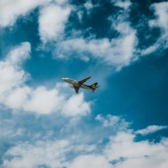 Den nya luftfartsstrategin är tänkt att stärka flygets konkurrenskraft i Sverige. Foto: Vikas Gurjar/Unsplash