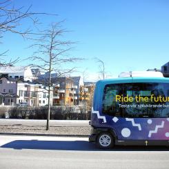 En av de gamla bussarna på väg genom Vallastaden i Linköping. Foto: Mikael Sönne/VTI