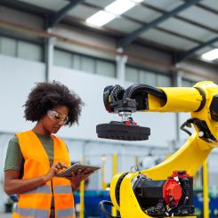 Automatiserade lager utvecklas snabbt till komplexa system där ström, data och rörelse måste fungera utan avbrott. Foto: PEI-Genesis