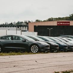 Runt 50 000 svenska konsumenter som privatleasat, långtidshyrt, en ny bil av DNB har betalat för mycket. Foto: claudio schwarz / Unsplash