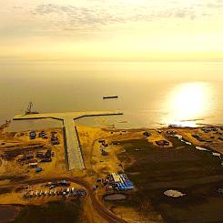 Ryssland har flera viktiga exportterminaler för LNG (flytande naturgas), där anläggningen Yamal LNG i Sabetta är den största och mest aktiva. Andra betydande anläggningar är Sakhalin-2 (Prigorodnoye) samt de pågående projekten Arctic LNG 2 och Ust-Luga. Ryssland driver också mindre anläggningar i medelstorlek, som Gazprom LNG Portovaya och Cryogaz-Vysotsk. Foto: Wikipedia Common Lic. Kredit: SlavaGo