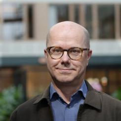 – Den nya studien vilar på bättre data och bättre statistiska metoder, och vi har fått ett bättre underlag för att avgöra hur stora de direkta kostnaderna är och därmed på vilken nivå de grundläggande banavgifterna ska ligga, säger Jonas Eliasson måldirektör tillgänglighet på Trafikverket. Foto: Trafikverket.