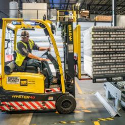 Störningar i logistikcenter handlar inte bara om personalbrist och ineffektiva processer. Foto: Geobear