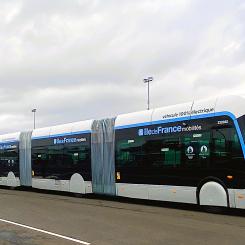 Ett av KIEPES flaggskeppsprojekt på bussidan finns i södra Paris – där Bus Rapid Transit-linjen Tzen 4 nu trafikeras av dubbelledade batterielektriska bussar. Foto: KIEPE