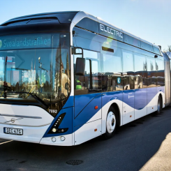 Den nya bussen från Volvo är en ledbuss av modellen Volvo 7900 Electric. Foto: Svealandstrafiken