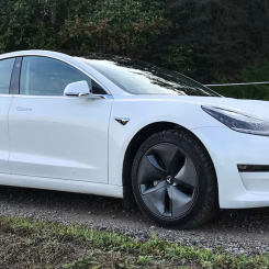 Tesla Model3 är ny etta på begagnattoppen för elbilar. Foto: Blipp