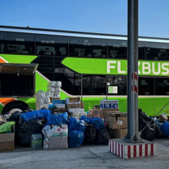 FlixBus hjälper nödställda med transport och förnödenheter. Foto: FlixBus