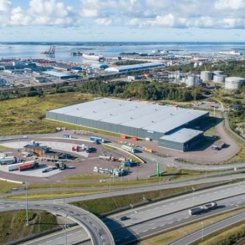 Arendals placering, i direkt anslutning till Göteborgs hamn och invid riksväg 155, gör det till ett av Sveriges bästa logistiklägen. Foto: NCC