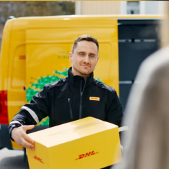 DHL servar 4,2 miljoner konsumenter med nya hemleveranser. Foto: DHL