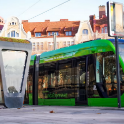 God tillgång till kollektivtrafik är en förutsättning för minskad bilism. Foto: Gröna Mobilister