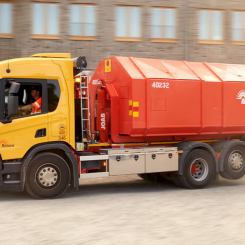 Genom certifieringen säkerställs att Renova Miljös transporter utförs ansvarsfullt, trafiksäkert och klimatsmart. Foto: Renova
