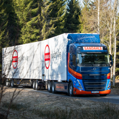Sandahls investerar i 120 Volvo-lastbilar som drivs med flytande biogas. Foto: Sandahls