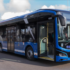 Alla SL:s bussar drivs nu på förnybara drivmedel som biogas, etanol, biodiesel eller el. Foto: SL
