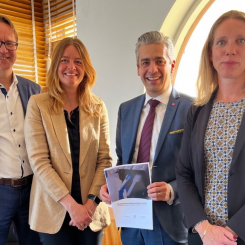 Mattias Bergman, Jessica Alenius, Khashayar Farmanbar, och Åsa Pettersson. Foto: Drivkraft Sverige