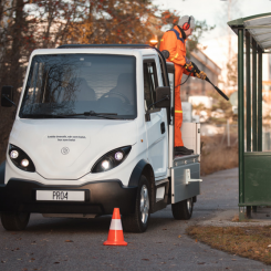 Inzile levererar tre Inzile Pro4 lätt lastbil till Örebro kommun. Foto: Inzile