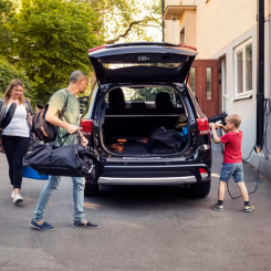Bristen på offentliga laddstationer ett hinder för omställningen till elbilar. Foto: Kvdbil