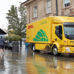 Volvo Lastvagnar och Deutsche Post DHL Group tecknar samarbetsavtal. Foto: Volvo