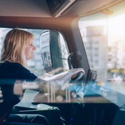 ÖGS testar applikationen ISA som övervakar hastigheter på vägarna. Foto: DB Schenker