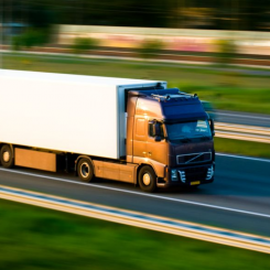 42 procent av de tunga fordonen kör överlastade. Foto: Trafikverket