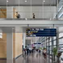 Långa hanteringen vid säkerhetskontrollerna beror till stor del på att det saknas säkerhetsklassad personal. Foto: Swedavia