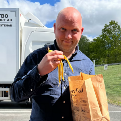 Jacob Axelsson, vd Västbo transport, ser fram emot att tanka lokalproducerad biogas. Foto: DB Schenker