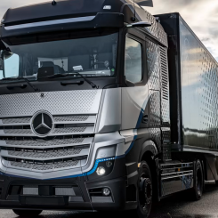 De första prototyperna av eActros som dragbil för fjärrtrafik är nu byggda. Foto: Mercedes-Benz