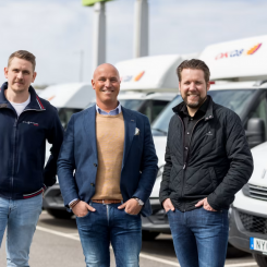 Christofer Olsson är säljchef. Marcus Torin är IVECOs storkundsansvarig och Mattias Hagman Product & Fleet manager hos OKQ8. Foto: Iveco