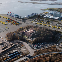 Visionsbild över Arendalsområdet i Göteborgs hamn som det skulle kunna se ut efter konsolideringen av roro- och färjeverksamheterna i området. Bild: Göteborgs Hamn.