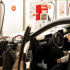 Circle K har tagit reda på svenskarnas inställning till elbilen i en ny stor undersökning. Foto: Circle K