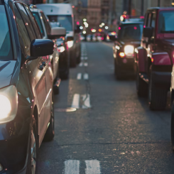Koldioxidens ursprung spelar stor roll för hur mycket biltrafikens utsläpp bidrar till den globala uppvärmningen. Bild: Nabeel Syed, Unsplash.