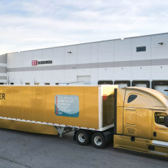 USA Truck ser affären med DB Schenker som en möjlighet att växla upp och öka sin närvaro inom landtransporter i Nordamerika. Foto: DB Schenker
