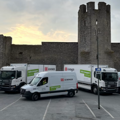 Den tio fordon starka flottan består av tre elpaketbilar, fyra helelektriska distributionsbilar samt två elhybrider och en elcykel. Foto: DB Schenker