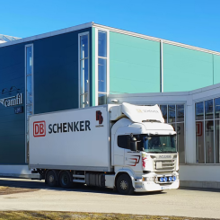 Med DB Schenkers nya terminal i Södertälje kan logistikföretaget erbjuda Camfil Sverige den mest hållbara transportlösningen Foto: Camfil