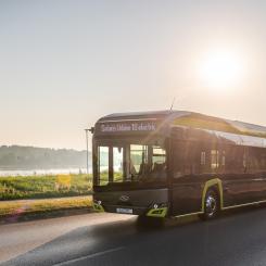Bussen kan laddas med olika laddningsmetoder, inklusive plug-in, pantograf eller omvänd pantograf. Bild: Solaris Bus