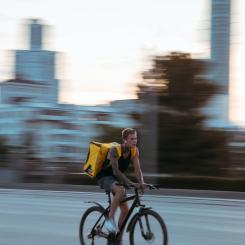 Pilotprojektet med cykeltransporter pågår året ut och ska sedan utvärderas. Foto: mikhail tyrsyna/unsplash