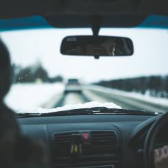 Skärpta krav vid körkortsutbyte infördes från och med maj 2026. Foto: thom holmes /Unsplash