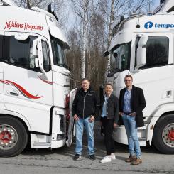 Tempcon in leder nytt strategiskt samarbete med Nyhléns Hugosons i Skellefteå. Från vänster; Pär Marklund, Transportchef Nyhléns Hugosons, Sophia Bylesjö, Platschef för Nyhléns Hugosons i Skellefteå samt Christofer Mattsson, vd för Tempcon Norrland. Foto: Tempcon