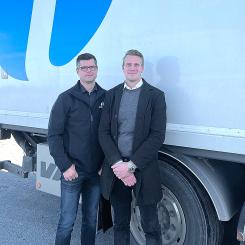 Till vänster Ulf Arvidsson och Christofer Mattsson har tillsammans med personalen på Tempcon Norrland vunnit upphandlingen för transporter åt en av Sveriges största dagligvaruaktörers trafik i Norrland och Västerbotten. Foto: Tempcon