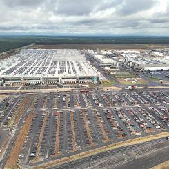 Vy över området för Tesla Gigafactory Berlin-Brandenburg; läge: slutet av juli 2023. Foto: Wikipedia Common. Kredit: Michael Wolf (webbplats)