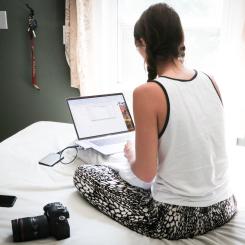 Tises användare får nu möjligheten att leverera och hämta paket genom Instabox. Foto: dylan gillis/unsplash