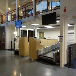 Incheckningsdiskar på Mora flygplats Foto: G och J /Wikimedia Commons/https://commons.wikimedia.org/wiki/File:2017-01-22_1223_Incheckningsdiskar_p%C3%A5_Mora_flygplats.jpg