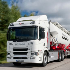 Den nya ellastbilen klarar transporter upp till 64 ton. Foto: Scania