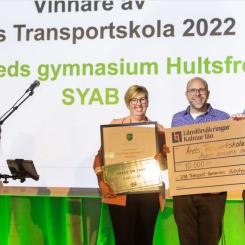 Förra årets vinnare. Tre lärare från SYAB Transportgymnasium i Hultsfred som fick priset som Årets Transportskola 2022. Från vänster: Therese Adolfsson, Fredrik Persson och RIkard Kling. Foto: Liza Simonsson.